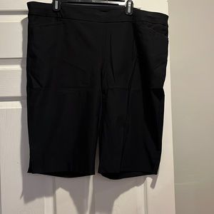 Beautiful, Chicos, size 4 (18/20), black, knee length, pullon, shorts!